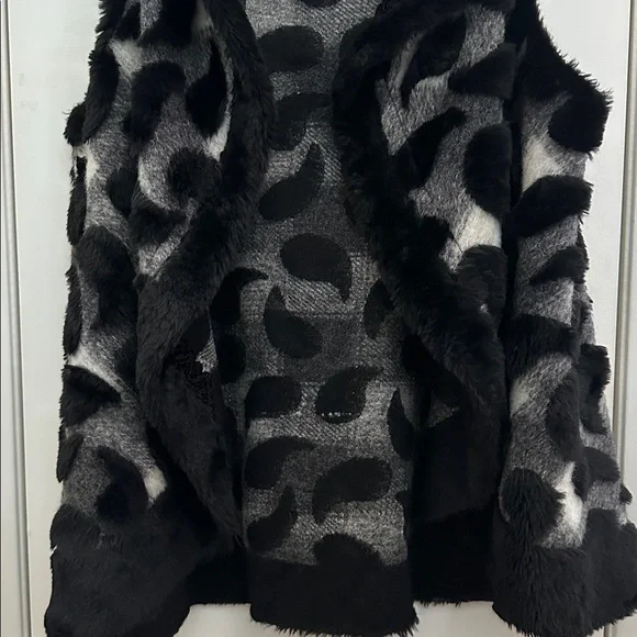 Rare Lorella Sgarbi Black White and Gray Wool Blend Patterned Faux Fur Vest Sz M - Picture 4 of 8